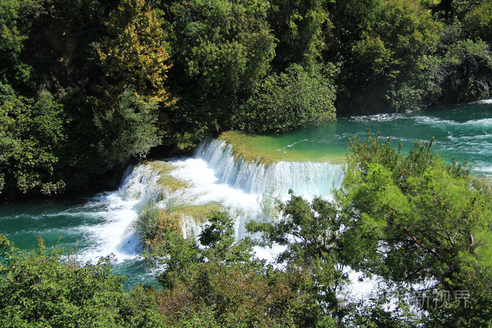 许多瀑布和美丽的自然风景，克罗地亚克尔卡国家公园