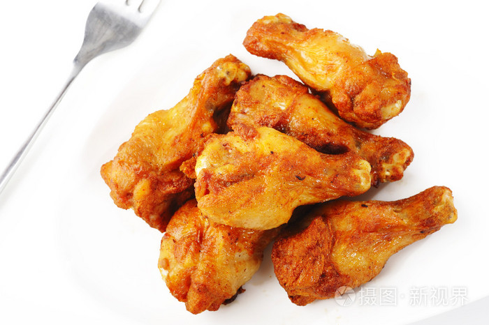 上一盘油炸的鸡肉