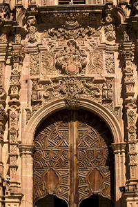 华丽的木质门瓦伦西亚教会墨西哥瓜纳华托