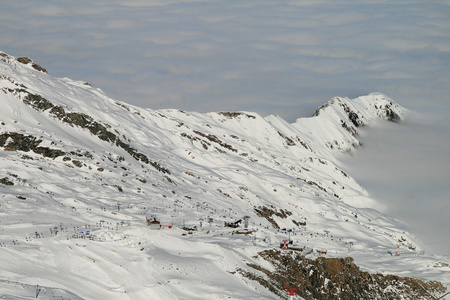 高山冰川滑雪场图片