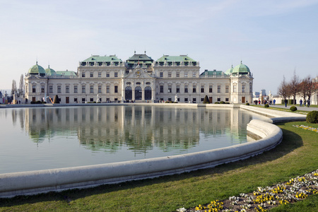 西边的巴洛克式的宫殿上部丽城在维也纳，奥地利