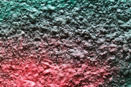 粗糙的天然石光抽象色画在混凝土块背景 (蓝色, 绿色, 黄色) 光滑纹理