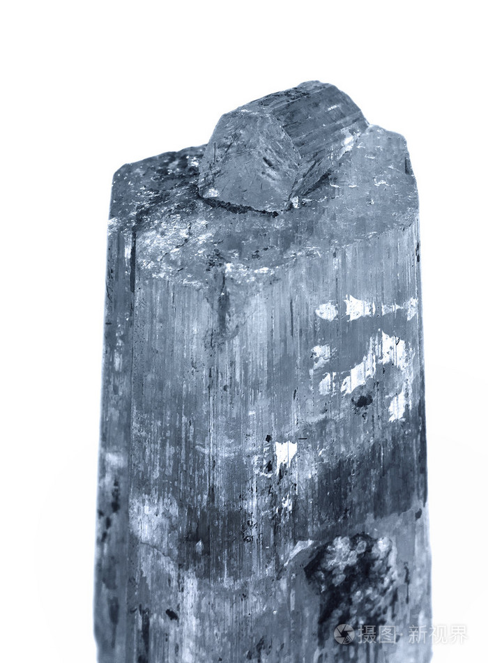 电气石锂电气石晶体白色上孤立