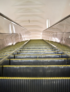地铁自动扶梯楼梯