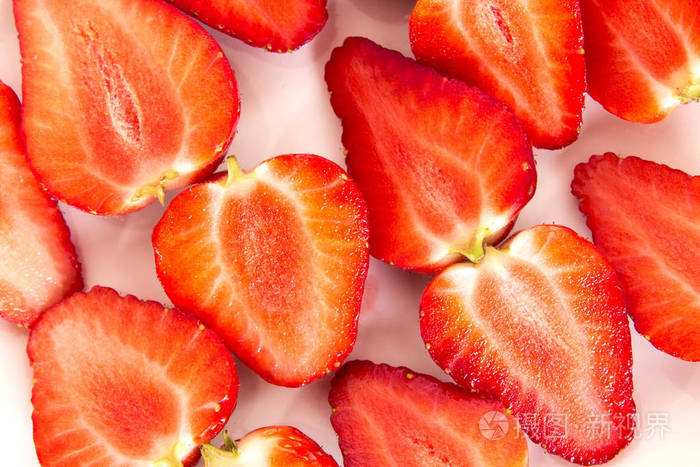 甜鲜红草莓切片草莓顶级景观
