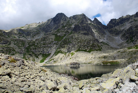 特拉山