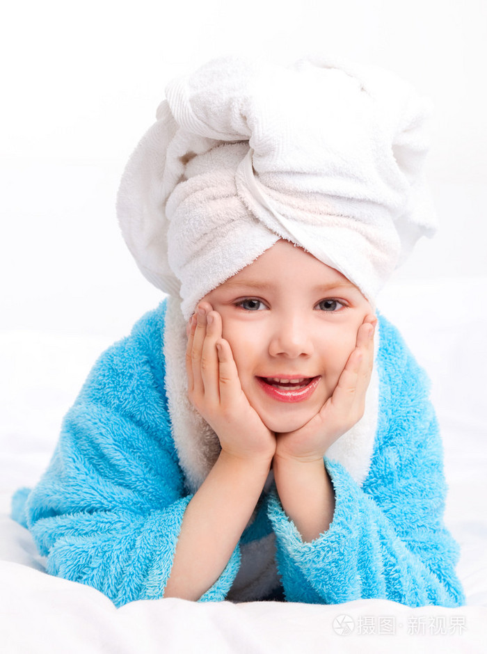 淋浴后的孩子