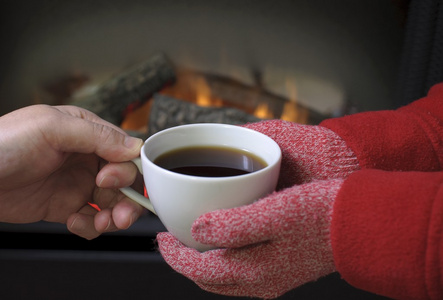 气候变暖在壁炉的手图片