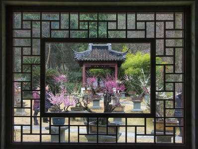 中国的景观透过窗户照片