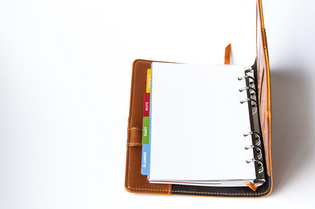 日记的本子，在白色背景上的现代设计