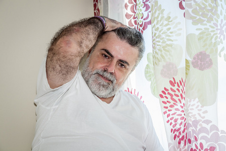 白胡子老爷爷图片