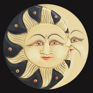 太阳和月亮古代雕刻