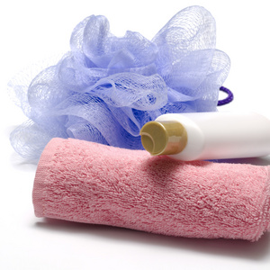 浴粉扑液体肥皂和毛巾
