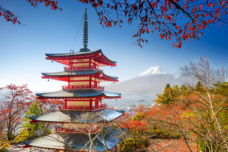 宝塔和远处的富士山图片