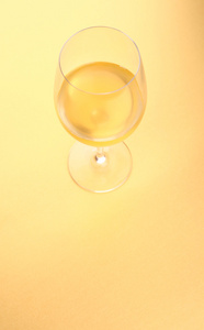 杯白葡萄酒