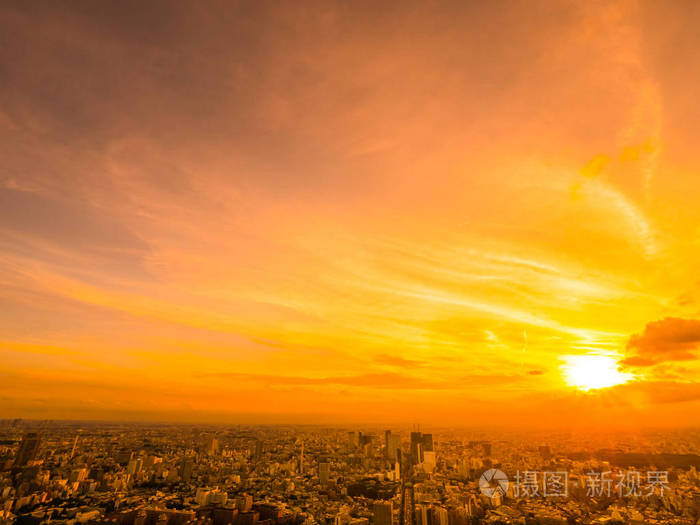 日本夕阳下的东京城周边建筑与建筑的美丽鸟瞰图