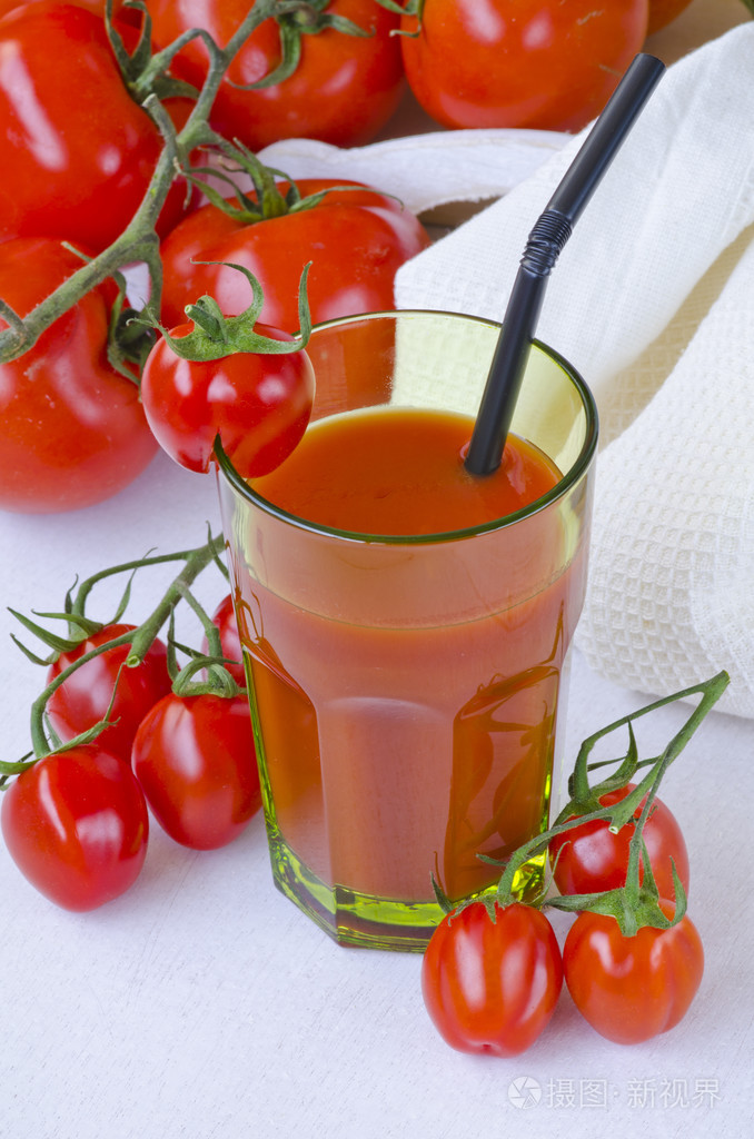 在一杯番茄汁