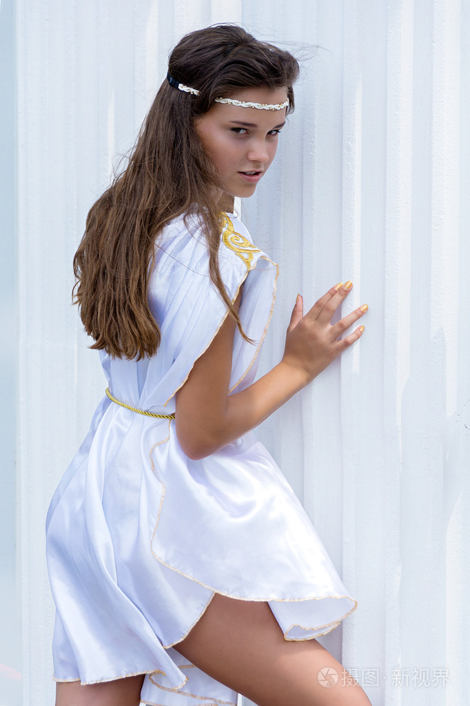 年轻的希腊女人