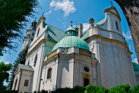 在奥莱斯诺，波兰教会