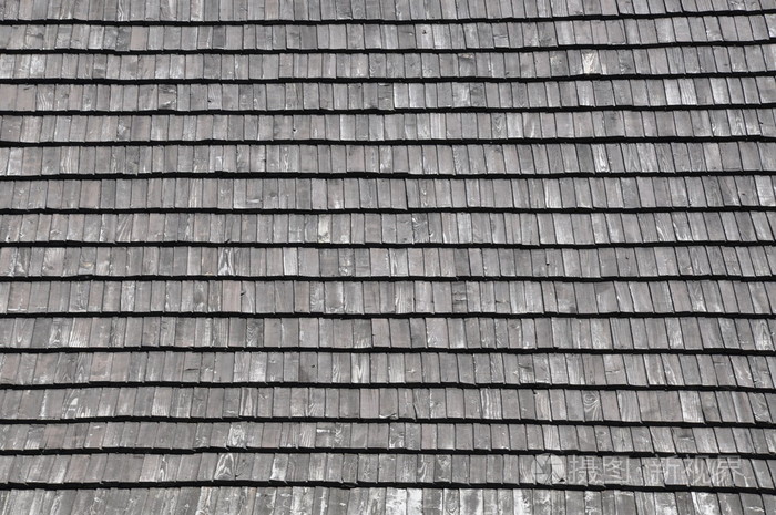 屋顶上的木瓦片