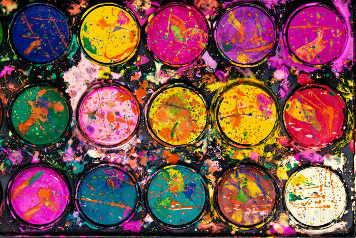 水彩颜料调色板五颜六色的油漆飞溅艺术背景