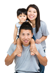 亚裔家庭，宝贝儿子和年轻夫妇