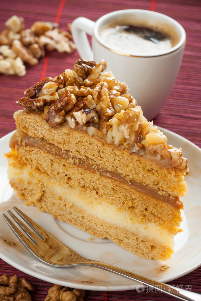 核桃蛋糕和咖啡