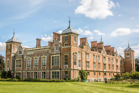 Blickling 大厅, 一个漂亮的庄严的家, 这是 Blickling 庄园的一部分。它位于英格兰诺福克 Aylsham 以