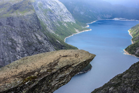 Trolltunga 挪威北部山