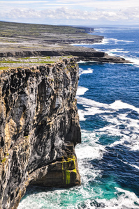 爱尔兰的阿兰群岛的艾兰，悬崖