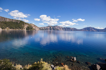 火山口湖 也称湖的老人, 看法从湖表面, 俄勒冈