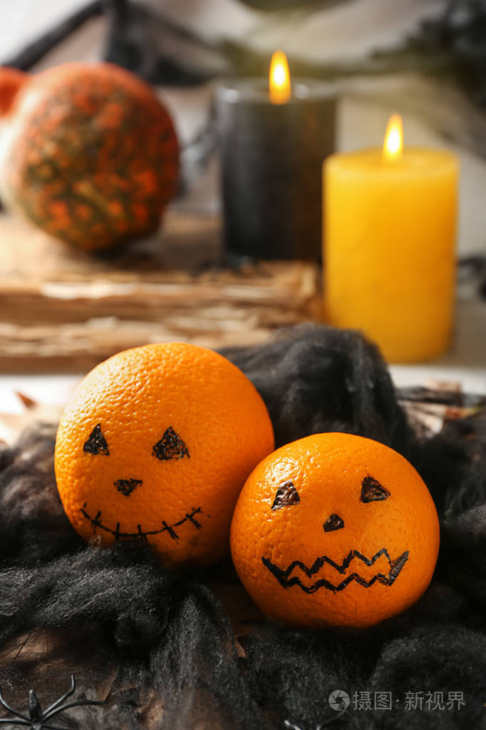 桌上万圣节派对的创意橙子