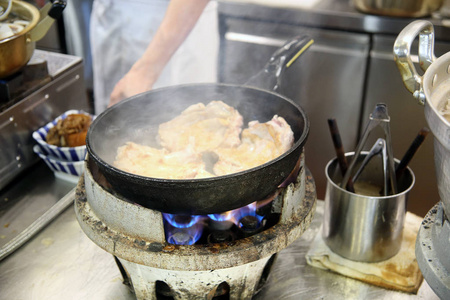 日本美食厨房场景图片