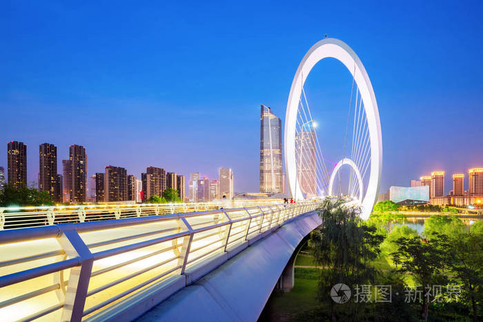 中国南京城市天际线与现代建筑夜景景观照片-正版商用图片0b5hbj-摄图