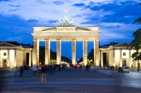 柏林德国夜景灯勃兰登堡大门图片
