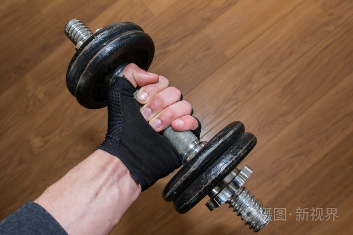 手用哑铃锻炼