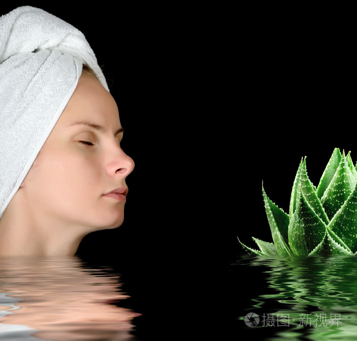 芦荟和年轻的女人