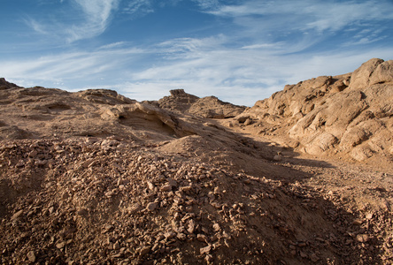 在沙漠中，埃及的岩石