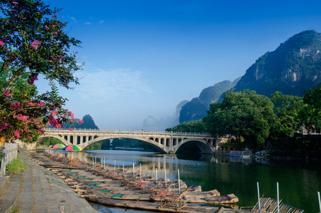 李河岩溶山区风景图片