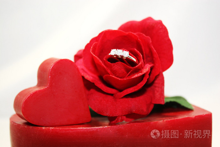 一朵红玫瑰钻石