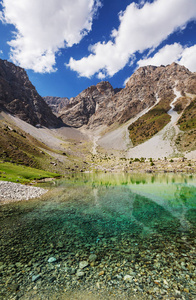 文芳山 帕米尔的分支 美丽的宁静的湖在塔吉克斯坦