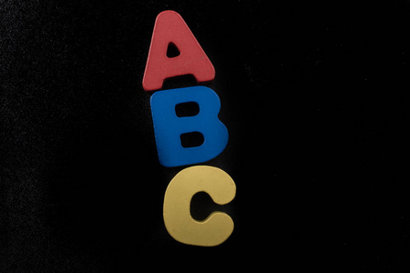 彩色 Abc 字母的木制字母