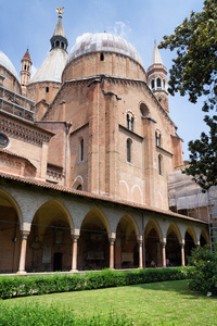 里面的意大利圣安东尼教堂