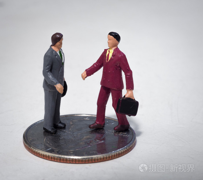 两个商务男人做交易