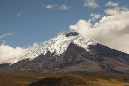 科托帕希火山