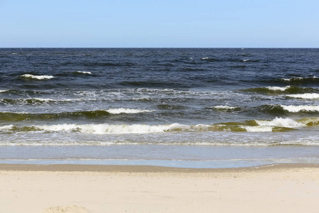 Kolobrzeg 波兰沙滩上看到的海边海浪