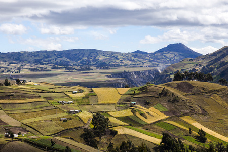 山脉和平原图片