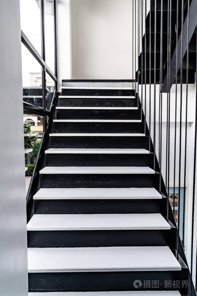 楼梯台阶设计的空体系结构照片-正版商用图片0b7lgu-摄图新视界