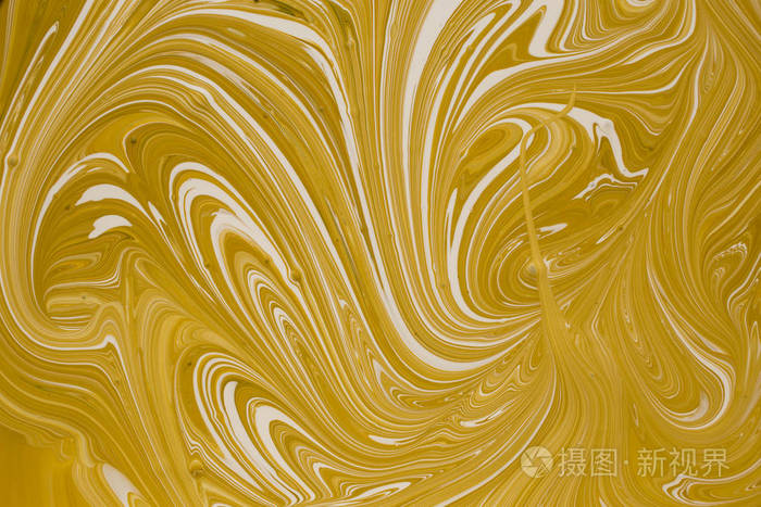制造油漆复合色的照片用不同颜色混合丙烯酸颜料marbleized