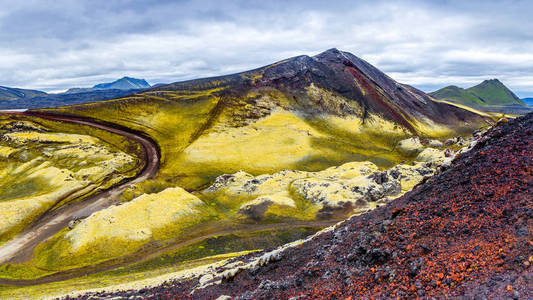 美丽多彩的火山山 Landmannalaugar 在冰岛, 夏季时间, 全景